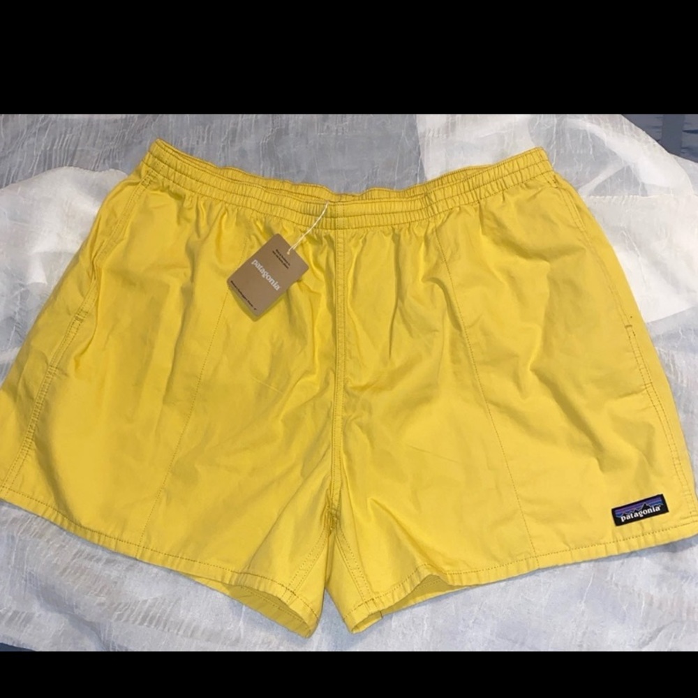 Patagonia Women’s Funhoggers NEW Yellow Shorts Size xl new